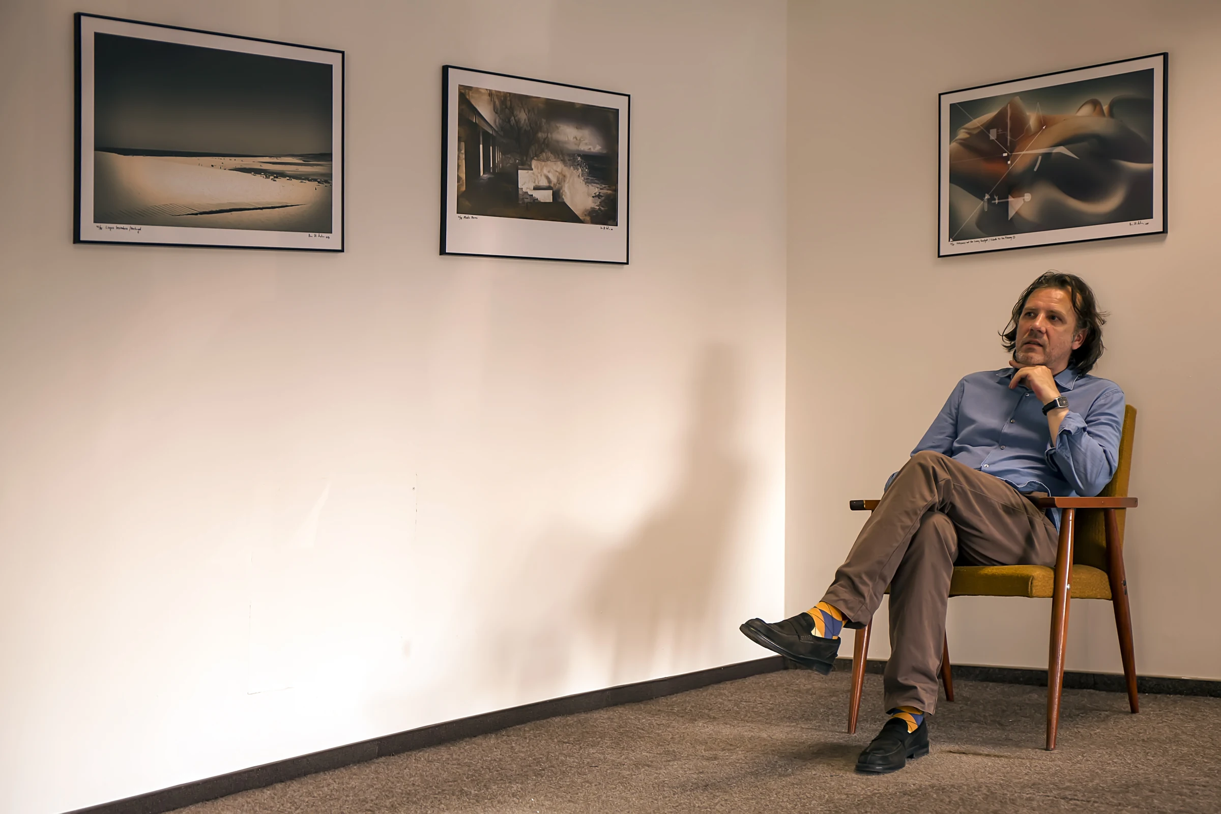 Professional conversation unfolding within PHOTOTEQUE's permanent photographic programme.